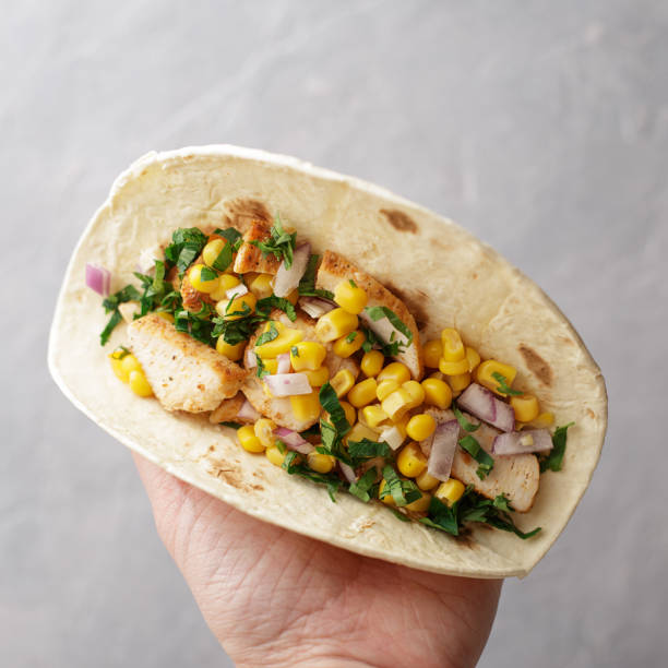 istock Hand hold mexican snack with meat and vegetables. 930720890