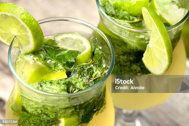 Frischen Mojitococktail Im Glas Becher Stockfoto und mehr Bilder von Alkoholisches Getränk - Alkoholisches Getränk, Blase - Physikalischer Zustand, Blatt - Pflanzenbestandteile