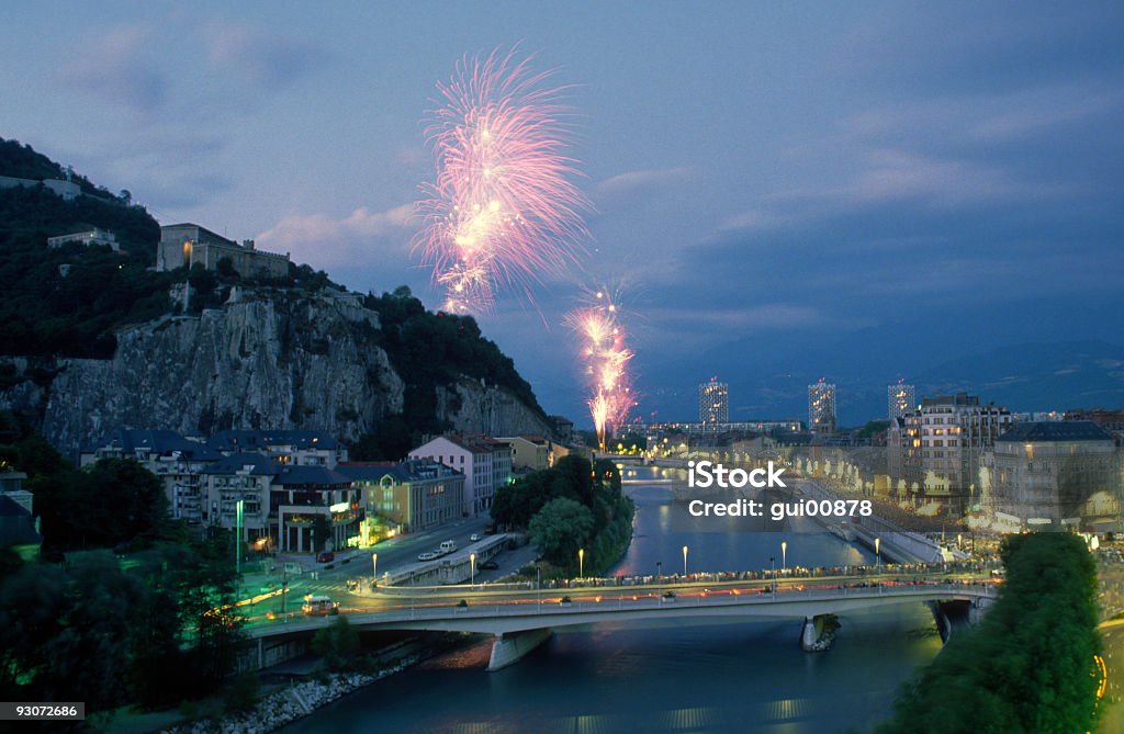 Feux d'artifice dans la ville - Photo de Crépuscule libre de droits