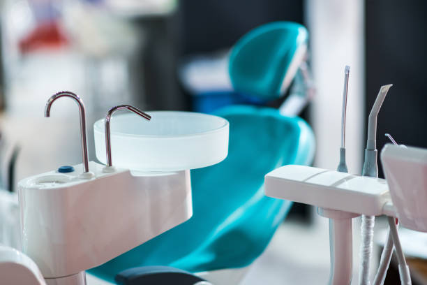 dentist's chair - zahnarztpraxis stock-fotos und bilder