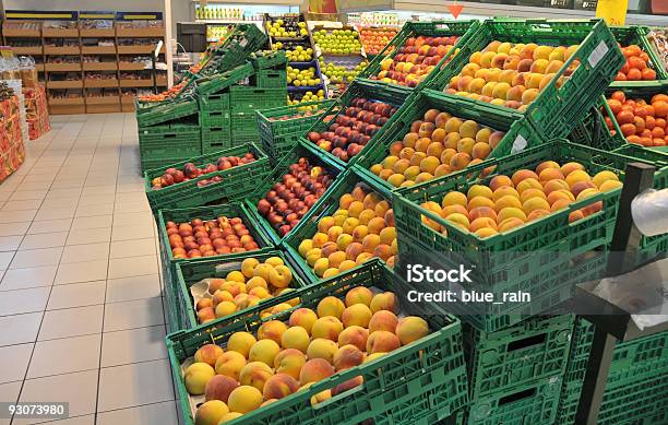 Nel Supermercato - Fotografie stock e altre immagini di Alimentazione sana - Alimentazione sana, Ambientazione interna, Arancia