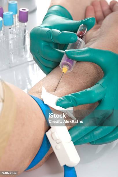 Desenho De Sangue - Fotografias de stock e mais imagens de Analisar - Analisar, Braço Humano, Cuidados de Saúde e Medicina