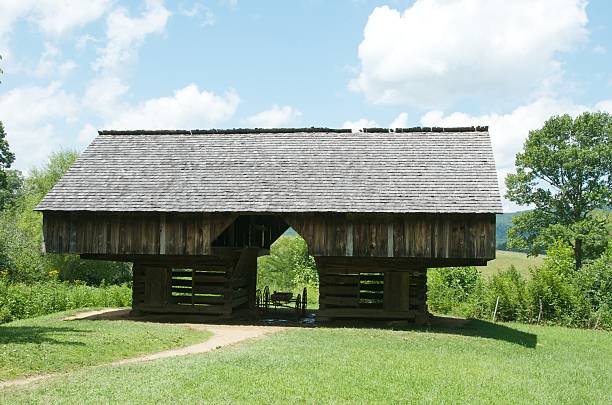 istock Cantilever Barn, Cades Cove 93075167