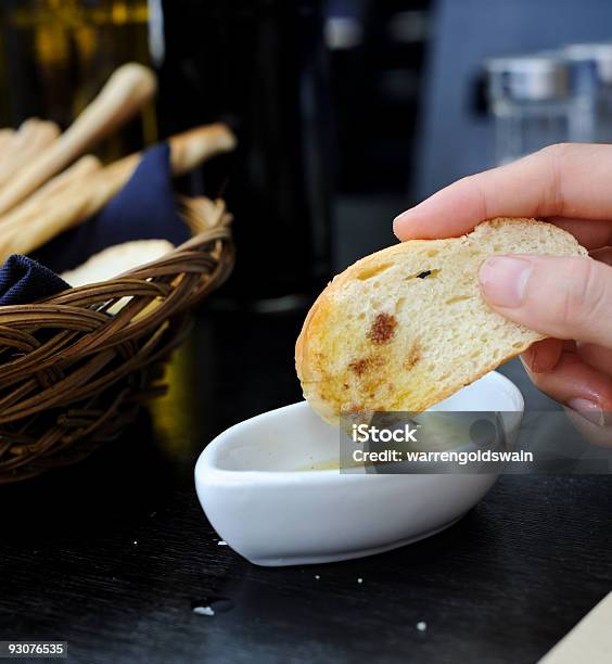 手で食べる - おやつのストックフォトや画像を多数ご用意 - おやつ, しずく, オリーブ油