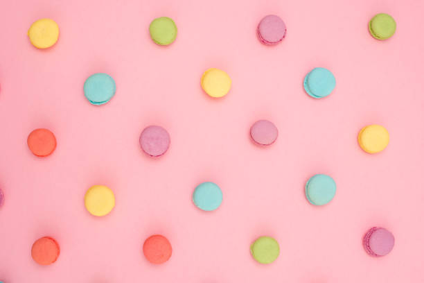 istock Background of colorful macaron on a pink background 930780934