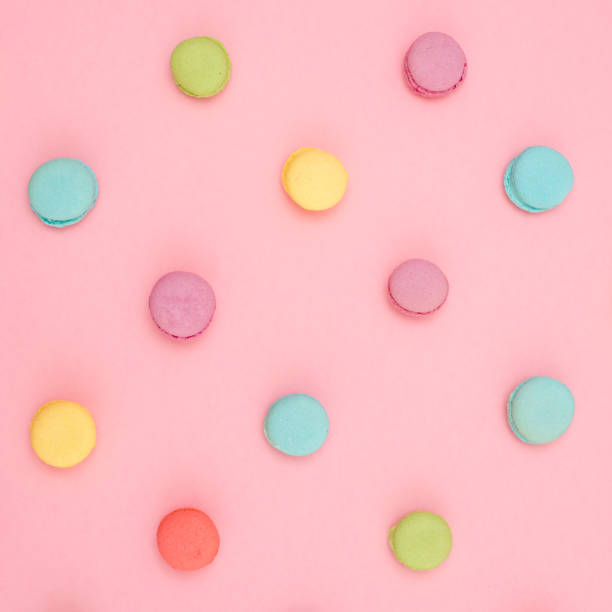 istock Background of colorful macaron on a pink background 930780984