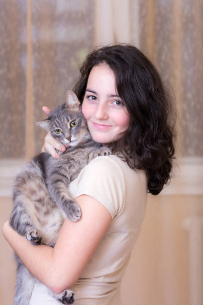 istock girl with a cat 930820240