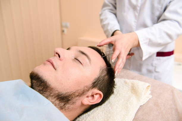 istock Head massage in beauty clinic 930829684