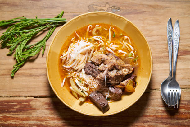 istock Rice noodles with spicy pork sauce 930833342