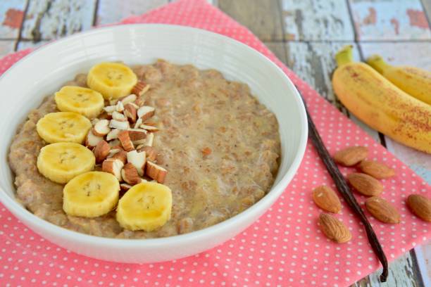 istock Banana almond porridge 930840674
