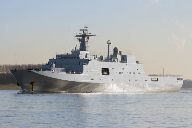 navio militar naval anfíbia transporte - amphibious vehicle - fotografias e filmes do acervo