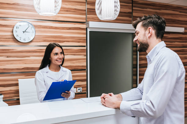 doctors in ophthalmology clinic - doctor patient greeting talking imagens e fotografias de stock