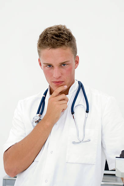 Jovem médico sério visual - fotografia de stock