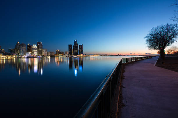 istock detroit skyline dawn 930912450