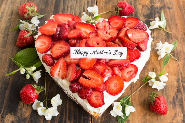 Happy Mother's Day, Greeting Card, with Heart Cheesecake with Strawberries Happy Mother's Day, Greeting Card, with Heart Cheesecake with Strawberries. mothers day cakes stock pictures, royalty-free photos & images