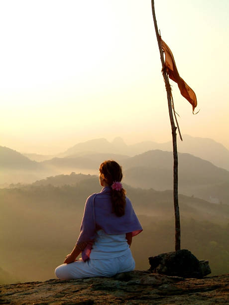 nascer do sol meditação & bandeira - shiva posture imagens e fotografias de stock