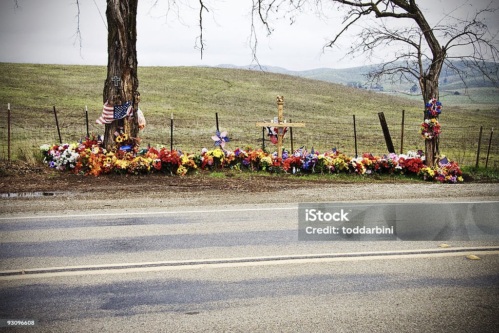 Memorial na estrada na Califórnia, EUA - Royalty-free Berma da Estrada Foto de stock