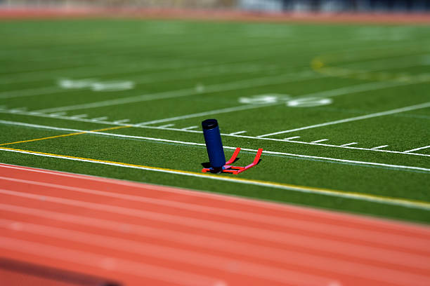 inclinazione turno calcio slitta zavorrata - blocking sled foto e immagini stock