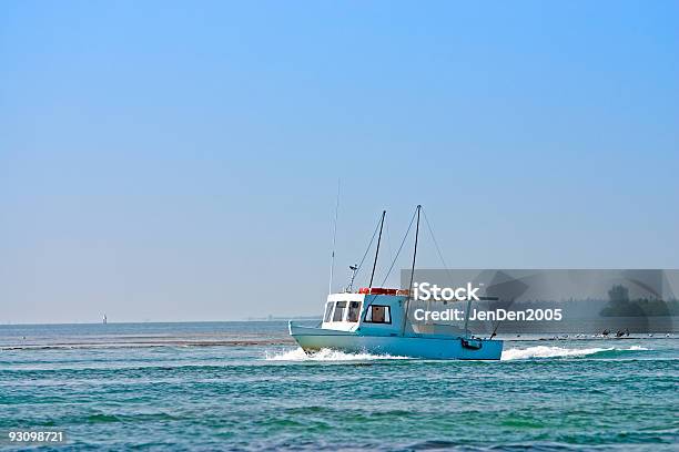 Fischerboot Stockfoto und mehr Bilder von Kielwasser - Kielwasser, Arbeiten, Berufliche Beschäftigung