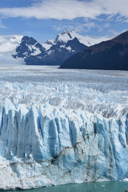 perito moreno glacier on lago argentino, el calafate, los glaciares national park, patagonia, argentina, south america - patagonia ice shelf vertical argentina imagens e fotografias de stock