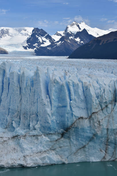 glaciar perito moreno en el lago argentino, el calafate, parque nacional los glaciares, patagonia, argentina, américa del sur - patagonia ice shelf vertical argentina fotografías e imágenes de stock