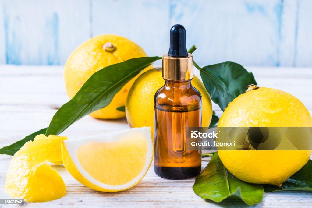 Aceite esencial cítrico de bergamota aromaterapia aceite cosmético orgánico natural. - Foto de stock de Aceites esenciales libre de derechos