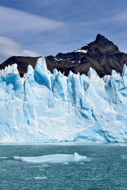 glaciar perito moreno en el lago argentino, el calafate, parque nacional los glaciares, patagonia, argentina, américa del sur - patagonia ice shelf vertical argentina fotografías e imágenes de stock