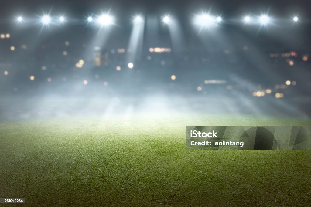 Campo de fútbol con el proyector de blur - Foto de stock de Fútbol libre de derechos