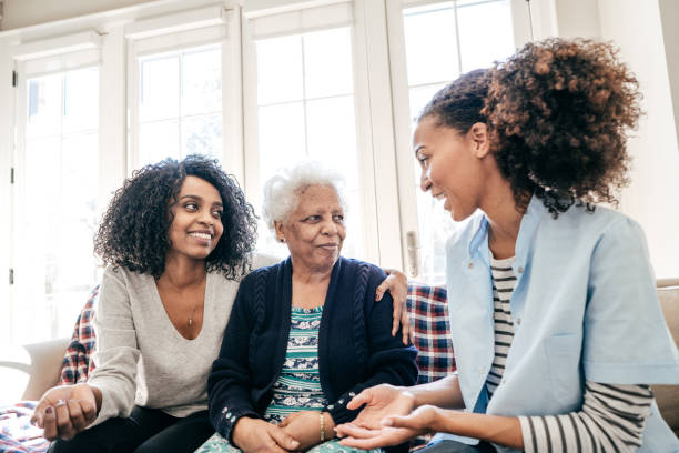 istock Nurse visiting senior lady at home 931042166