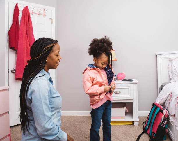 istock little girl getting ready for school 931055454