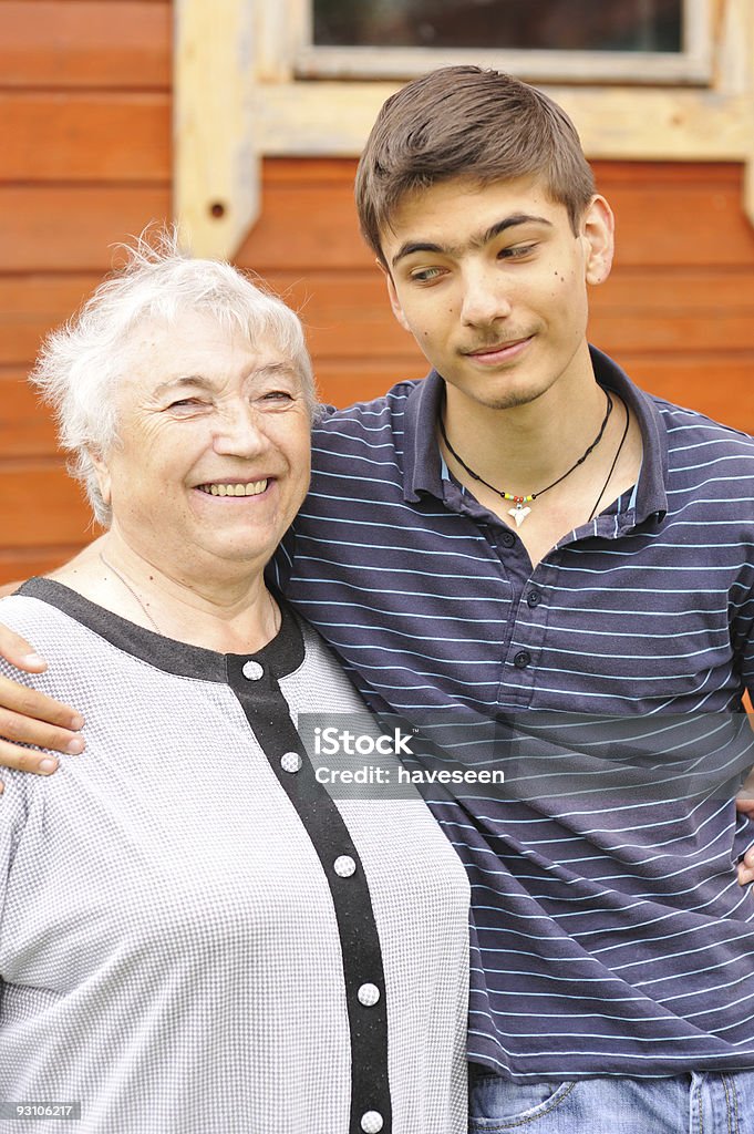 Abuela y nieto - Foto de stock de Abrazar libre de derechos