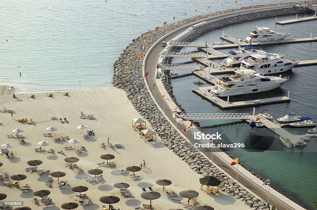 Estacionamento perto do Iate de Luxo e Praia hotel, Dubai, EAU - Royalty-free Ao Ar Livre Foto de stock