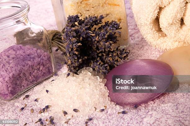 Haves Aromatherapiebad Mit Lavendel Stockfoto und mehr Bilder von Alternative Behandlungsmethode - Alternative Behandlungsmethode, Alternative Medizin, Aromatherapie