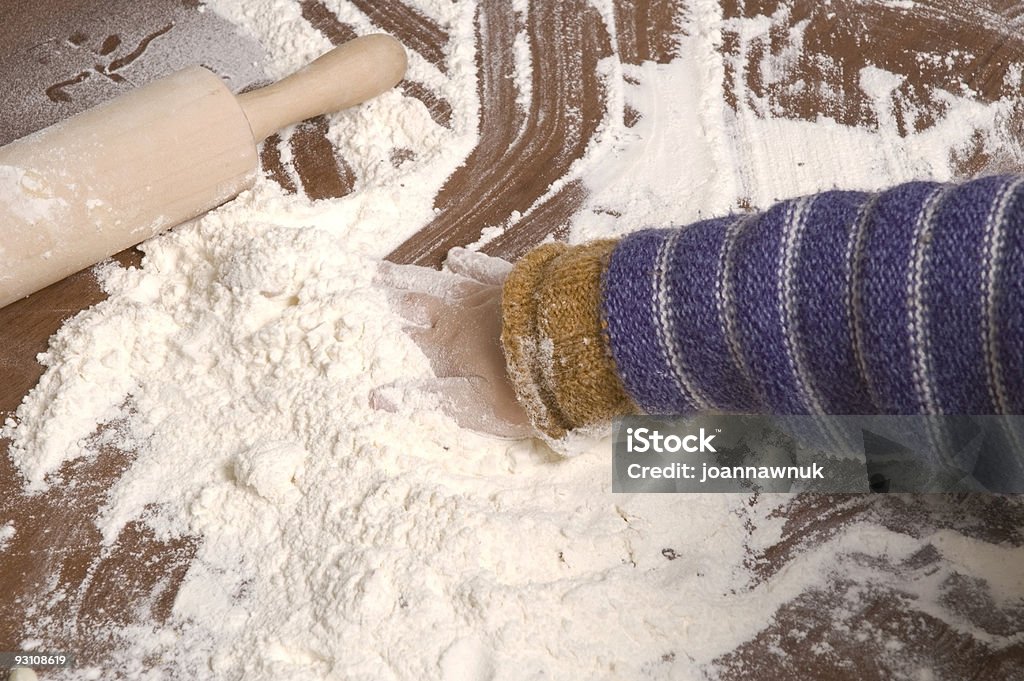 Backen Weihnachtsplätzchen ersten - Lizenzfrei Backen Stock-Foto