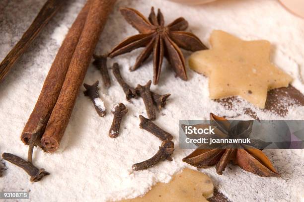 Natale Gingerbreads Ingredienti - Fotografie stock e altre immagini di Ambientazione interna - Ambientazione interna, Biscotto secco, Camera