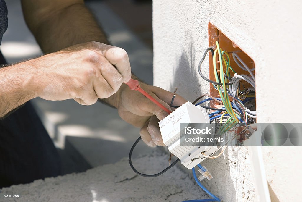 Elektriker bei der Arbeit - Lizenzfrei Arbeiten Stock-Foto
