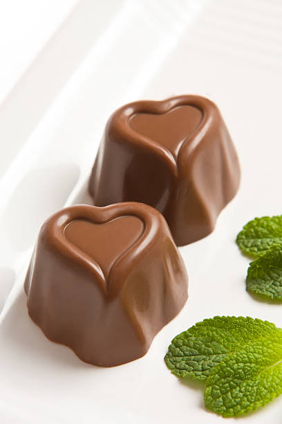 Corazón en forma de chocolate - foto de stock