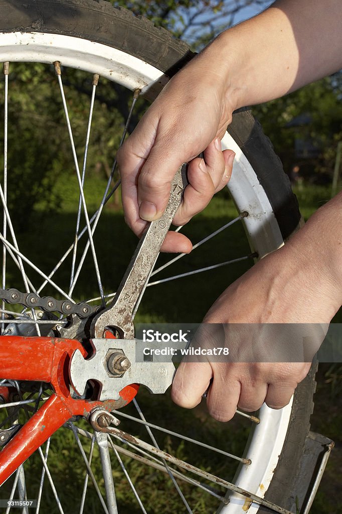 Reparación de bicicleta - Foto de stock de Acero libre de derechos