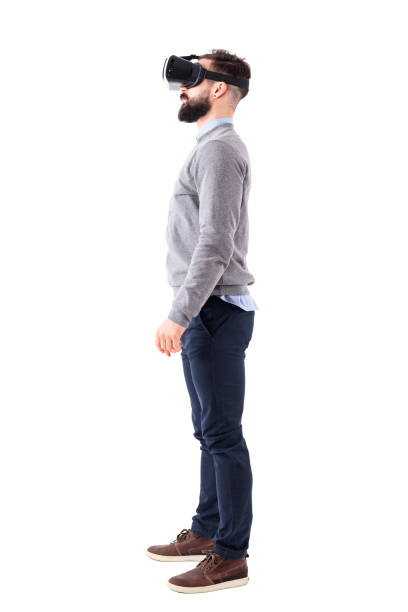 istock Side view of businessman wearing virtual reality headset looking ahead 931172620