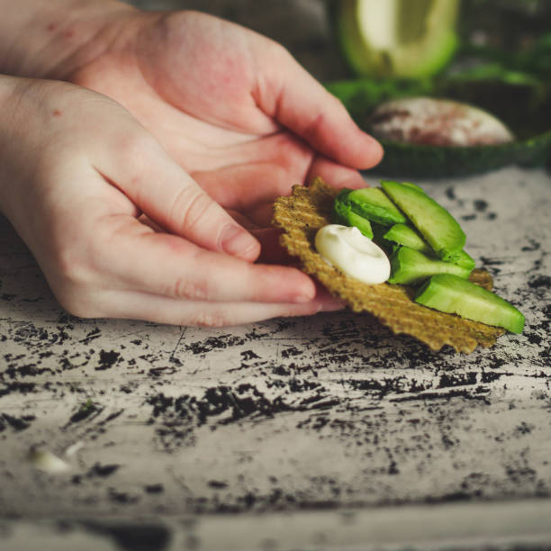 avocado cut into slices (a sandwich with avocado)