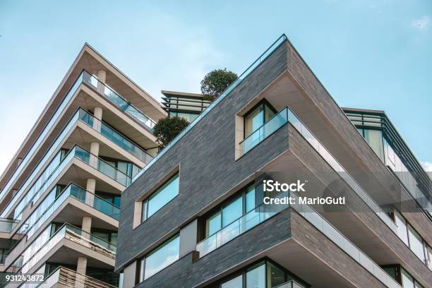 Moderne Apartments Stockfoto und mehr Bilder von Wohnung - Wohnung, Modern, Dach