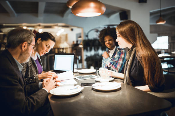 istock Businesspeople sitting in restaurant and having meeting 931250096