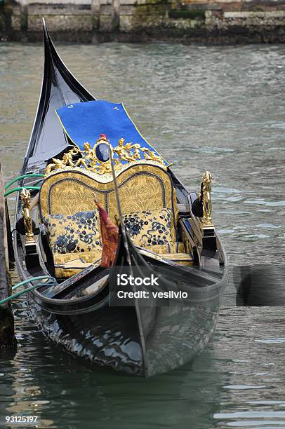 Puste Gondola - zdjęcia stockowe i więcej obrazów Gondola - Gondola, Zacumowany, Bez ludzi