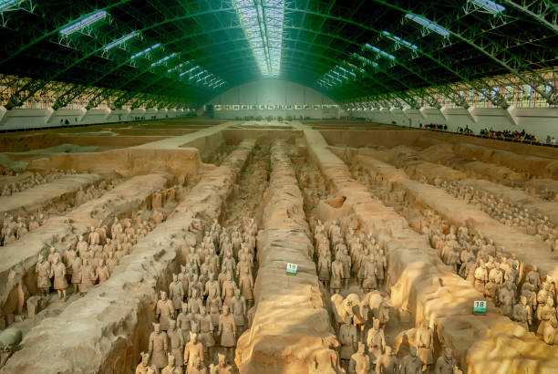 xi'an, shaanxi province, china - october 23, 2007: the terracotta warriors of the famous terracotta army inside the qin shi huang mausoleum of the first emperor of china. - army xian china archaeology imagens e fotografias de stock