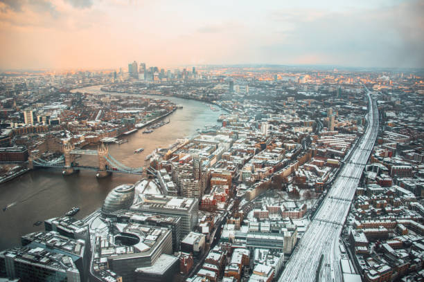 londyn z góry - london england aerial view skyscraper mid air zdjęcia i obrazy z banku zdjęć