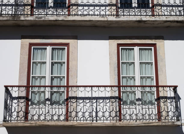 istock Traditional building windows background, Lisbon, Portugal 931319008