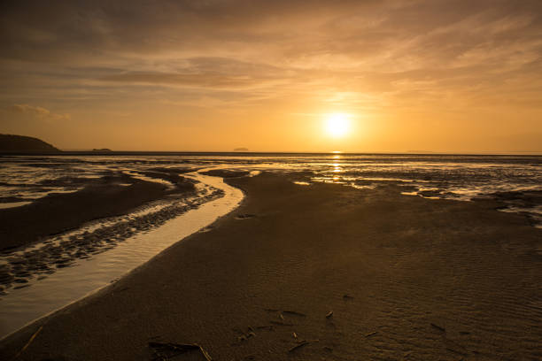 istock Golden sunset on the Somerset coast in England 931323702