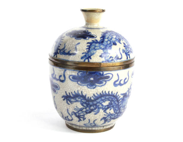 istock Vintage Antique Oriental Pot Vase on White Background 931325122