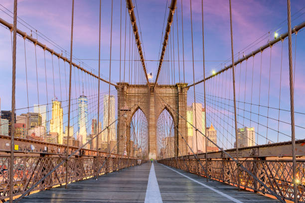 brooklyn bridge new york city - landscape city manhattan skyline imagens e fotografias de stock