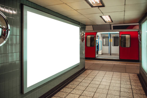 cartellone vuoto all'interno della stazione della metropolitana - nobody sign indoors ideas foto e immagini stock